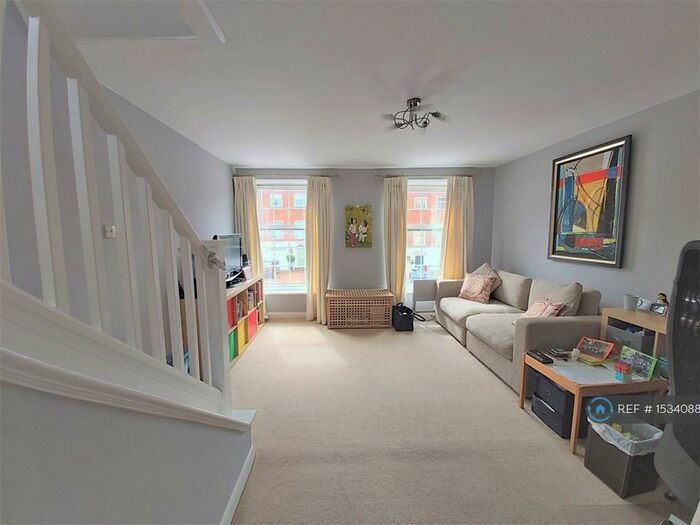 3 Bedroom End Of Terrace House To Rent In Blenheim Gardens, Kingston Upon Thames, KT2