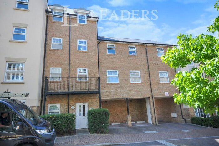 2 Bedroom Flat To Rent In Wells View Drive, Bromley, BR2