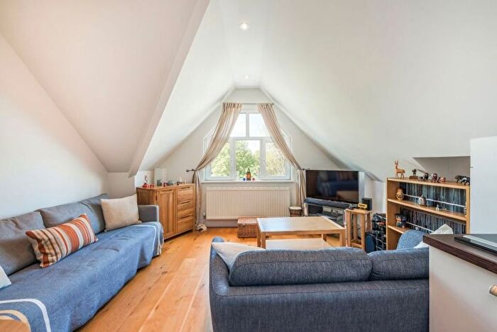 1 Bedroom Flat To Rent In Bolingbroke Grove, London, SW11