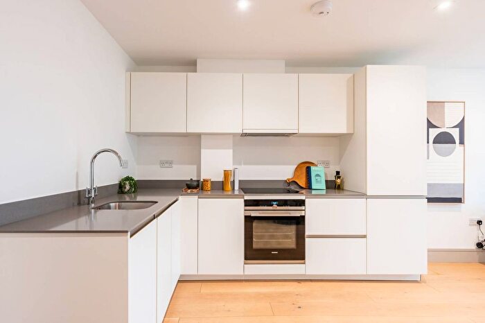1 Bedroom Flat To Rent In Zenith House, Wood Green, London, N15