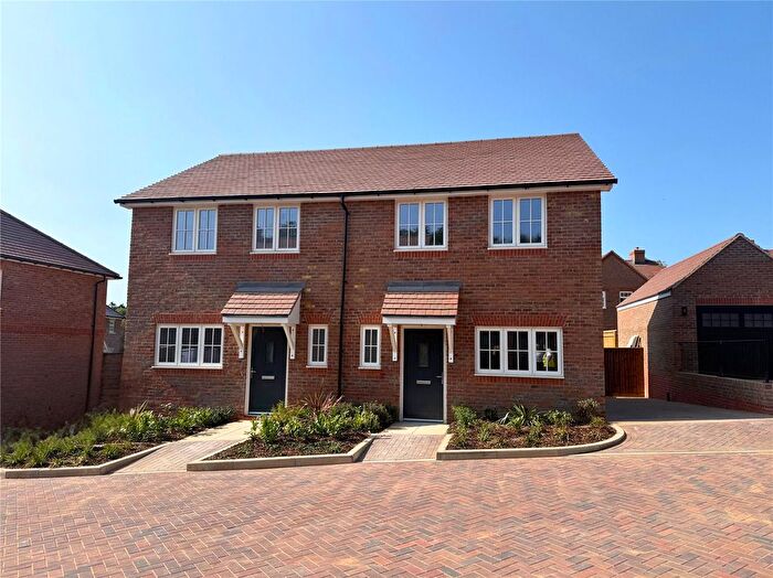 3 Bedroom Semi-detached House For Sale In Assheton Croft, Binfield, Bracknell, RG42