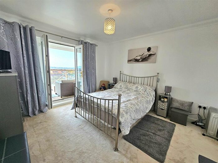 2 Bedroom Flat For Sale In Golden Gate Way, Eastbourne, BN23