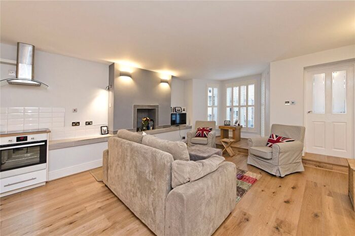 2 Bedroom Flat To Rent In Hannington Road, London, SW4