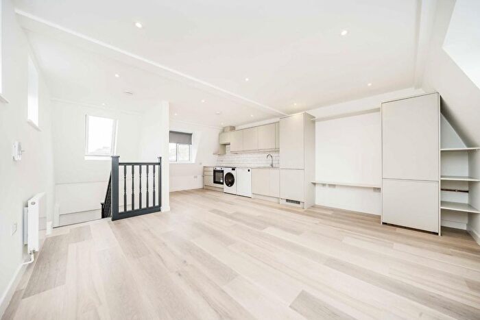 4 Bedroom Flat To Rent In Leighton Road, Kentish Town, NW5