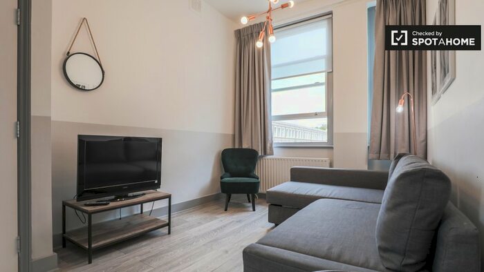 1 Bedroom Flat To Rent In Nevern Rd, SW5