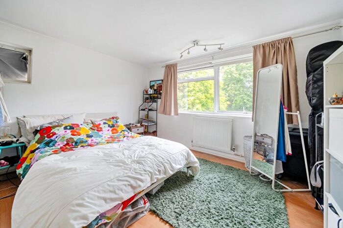 3 Bedroom Flat To Rent In Park Road, Beckenham, Kent, BR3