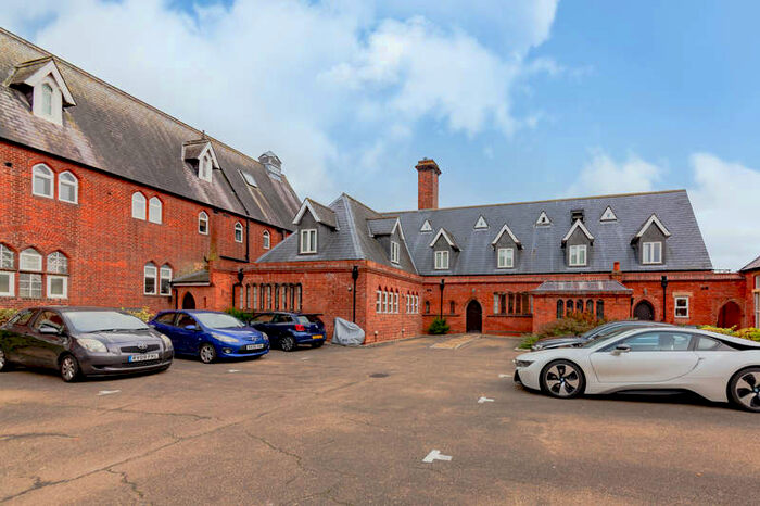 1 Bedroom Apartment To Rent In Hatch Lane, SL4