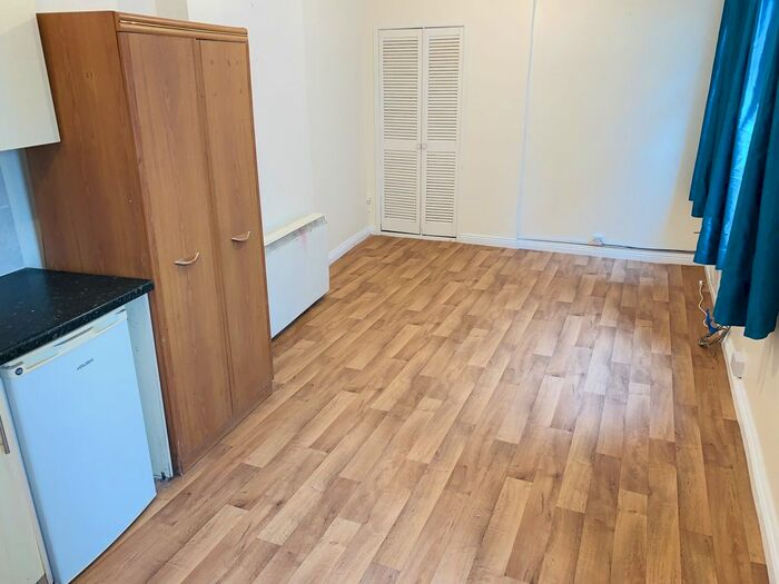 Studio To Rent In Grenville Road, St Judes, Plymouth, PL4