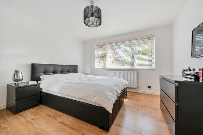 1 Bedroom Flat For Sale In Myddelton Park, Whetstone, N20