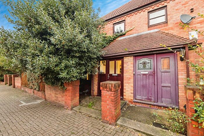 3 Bedroom Semi-Detached House For Sale In Pembroke Road, Beckton, London, E6