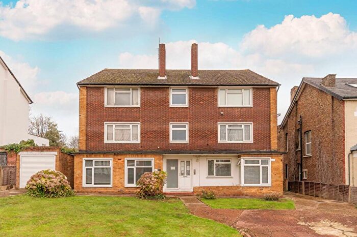 2 Bedroom Flat To Rent In Elmers End Road, Beckenham, London, SE20