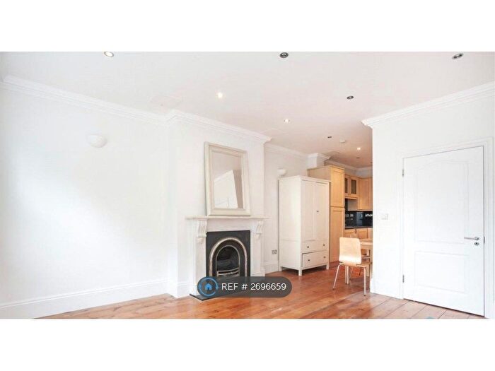 Studio To Rent In Tollington Way, London, N7
