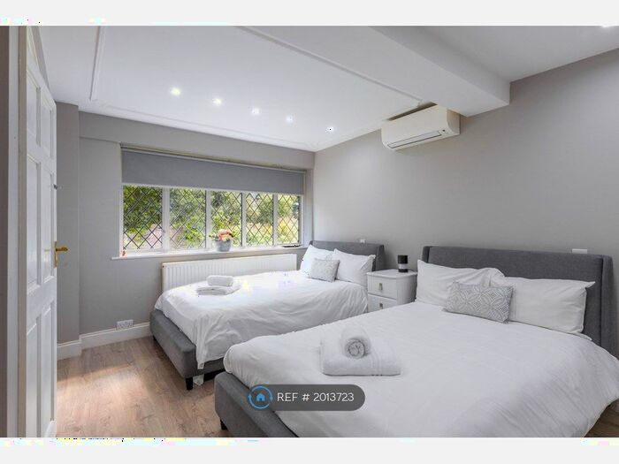 5 Bedroom Detached House To Rent In Knyveton Road, Bournemouth, BH1