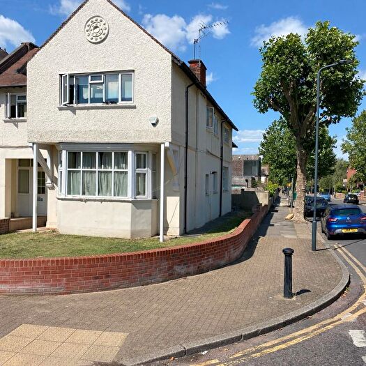 2 Bedroom Flat For Sale In B Teignmouth Road, London, NW2