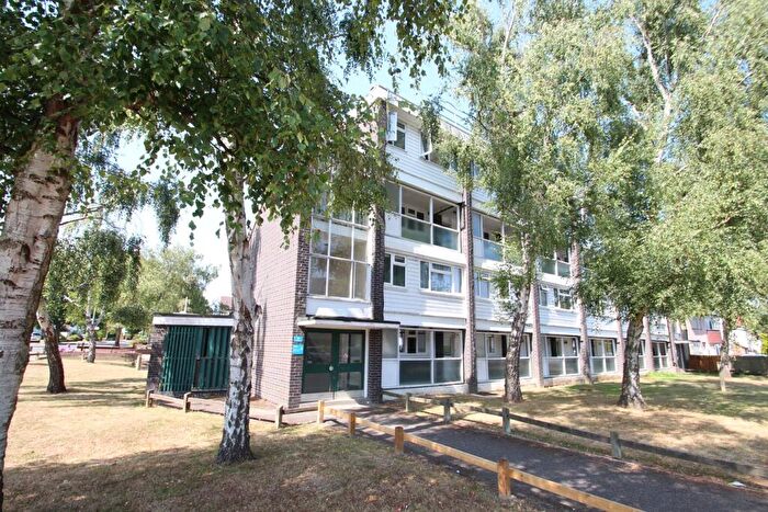 2 Bedroom Flat To Rent In Crest View Drive, Petts Wood, Orpington, BR5