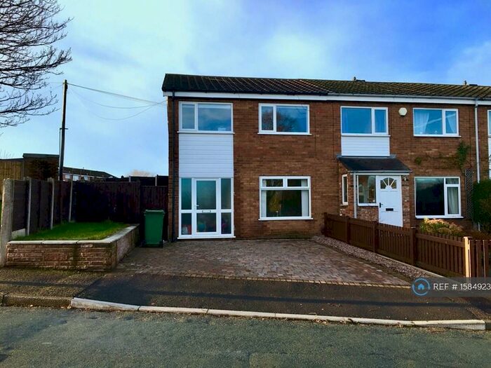3 Bedroom End Of Terrace House To Rent In Somerton Road, Macclesfield, SK11