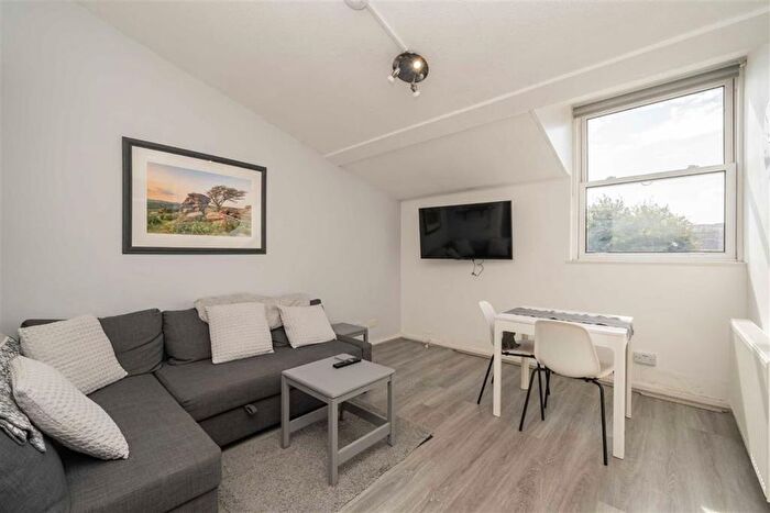 1 Bedroom Flat To Rent In Geneva Drive, London, SW9