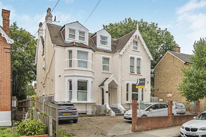 2 Bedroom Flat For Sale In Hopton Road, Streatham, SW16