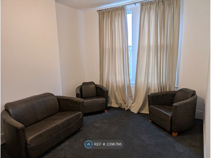 2 Bedroom Maisonette To Rent In Elmwood Avenue, London Hg, N13