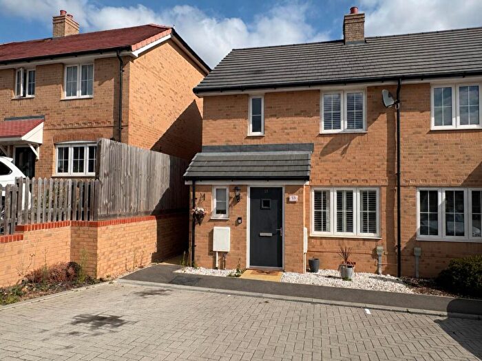 3 Bedroom End Of Terrace House For Sale In Hectare Lane, Gravesend, DA11