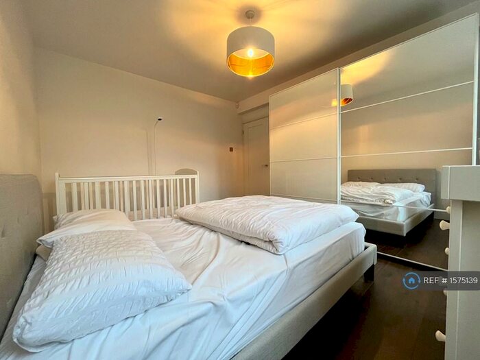 2 Bedroom Flat To Rent In Ashmead, London, N14