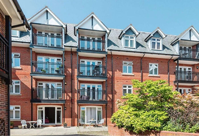 1 Bedroom Flat For Sale In Leatherhead, KT22