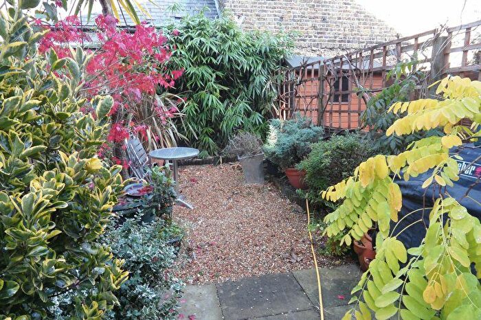 3 Bedroom Flat To Rent In Oakmead Road Balham, SW12