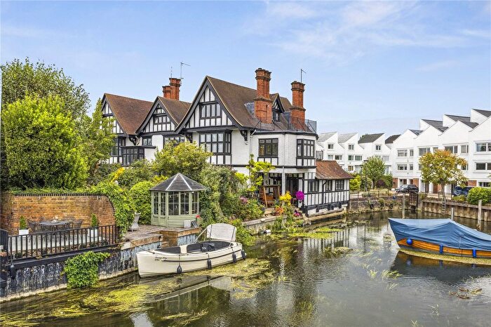2 Bedroom Flat For Sale In Mill Road, Marlow, Buckinghamshire, SL7