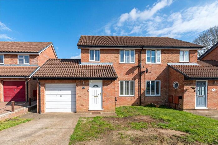 3 Bedroom Semi Detached House For Sale In Burgess Gardens, Green Park, Newport Pagnell, Buckinghamshire, MK16
