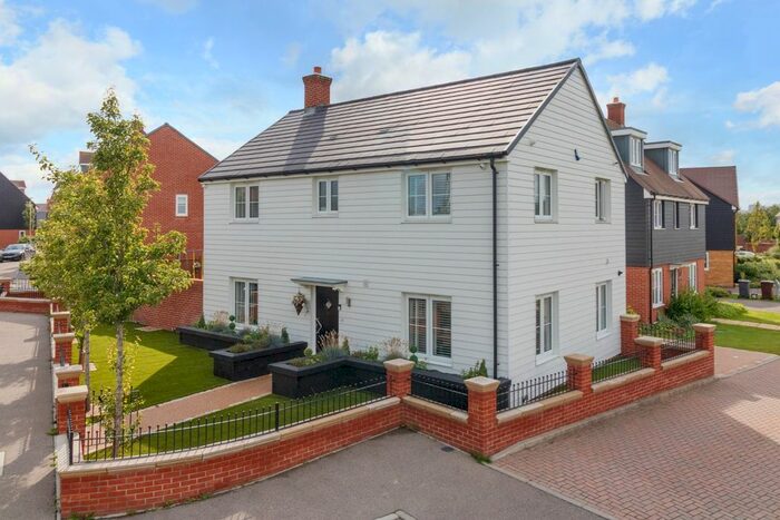 4 Bedroom Detached House To Rent In Wiltshire Gardens, Kingsnorth, Ashford, TN25