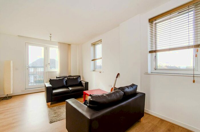 3 Bedroom Flat To Rent In Station Approach., South Ruislip, HA4