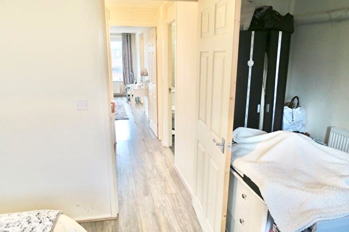 1 Bedroom Block Of Flats For Sale In The Sandlings, Wood Green, London, N22
