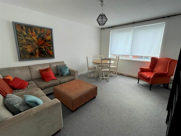 2 Bedroom Flat To Rent In Finchley Road, London, NW3