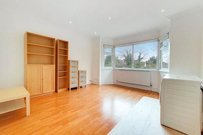 2 Bedroom Flat To Rent In Golders Green, NW11