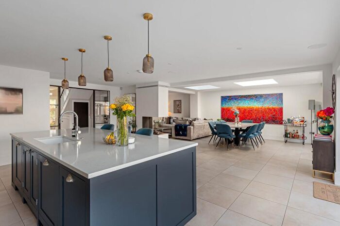 4 Bedroom Detached House For Sale In Inchwood, West Wickham, BR4