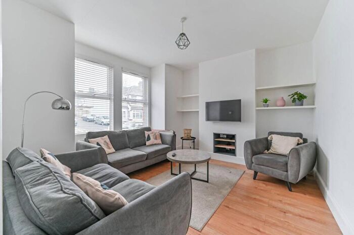 4 Bedroom End Of Terrace House To Rent In Grange Park Road, Thornton Heath, CR7