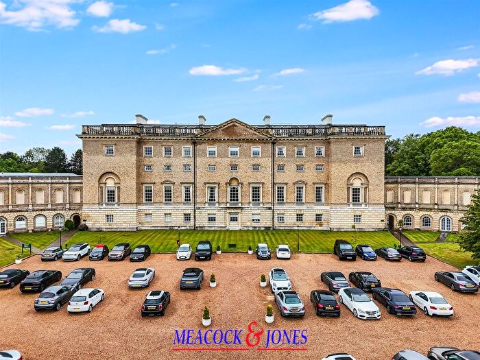 3 Bedroom Flat For Sale In Thorndon Park, Ingrave, Brentwood, CM13
