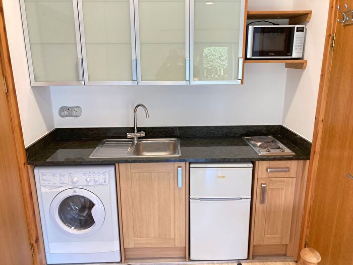 1 Bedroom Flat To Rent In Very Near Gunnersbury Gardens Area, Acton Town, W3