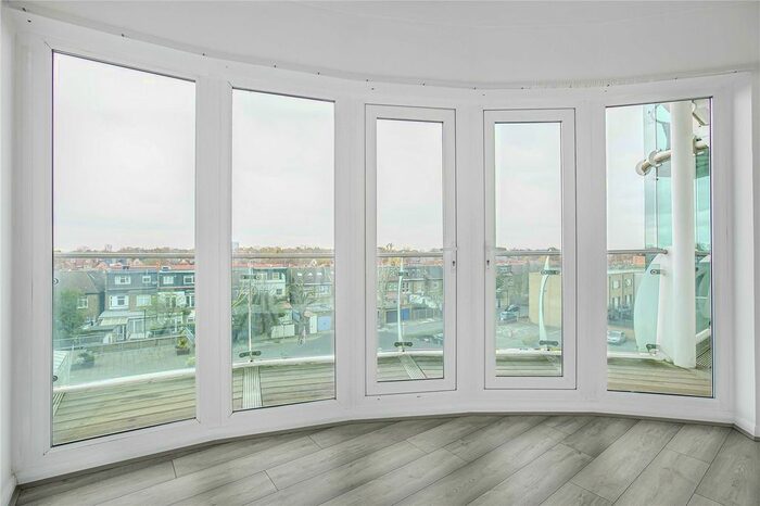 3 Bedroom Flat To Rent In Cavalier House, - Uxbridge Road, Ealing, W5