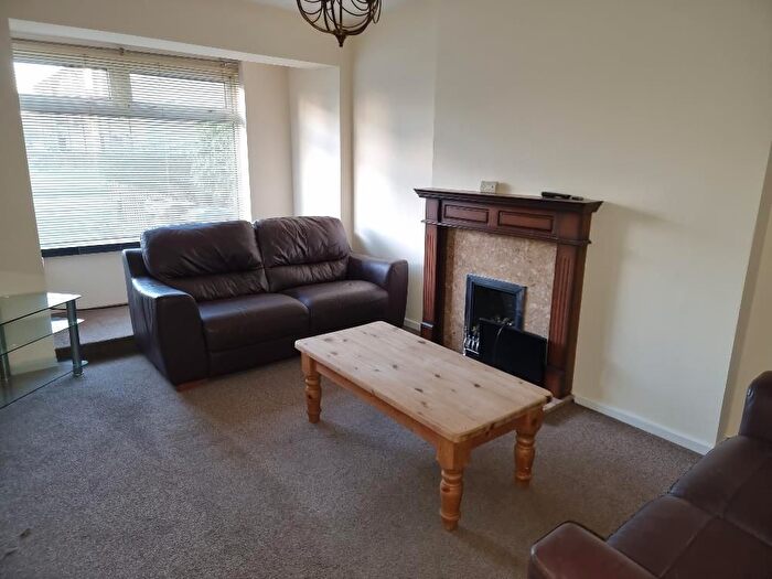 2 Bedroom Terraced House To Rent In Mastrick Road, Aberdeen, AB16