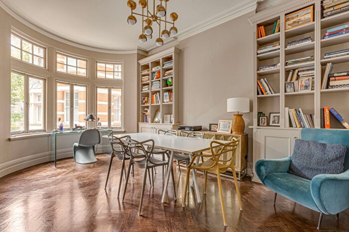3 Bedroom Flat For Sale In Fitzjames Avenue, London, W14