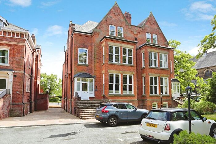 3 Bedroom Flat For Sale In Heaton Gardens, Heaton Moor Road, Heaton Moor, Stockport, SK4