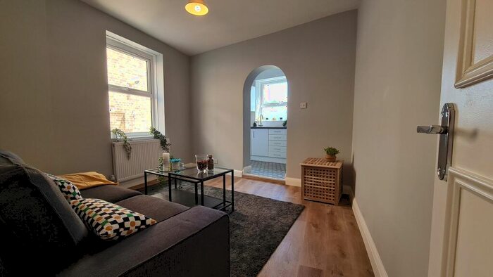 2 Bedroom Apartment To Rent In High Road, Willesden, NW10