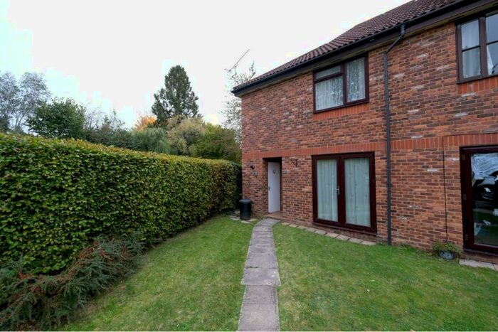 2 Bedroom End Of Terrace House To Rent In Vicarage Road, SO40