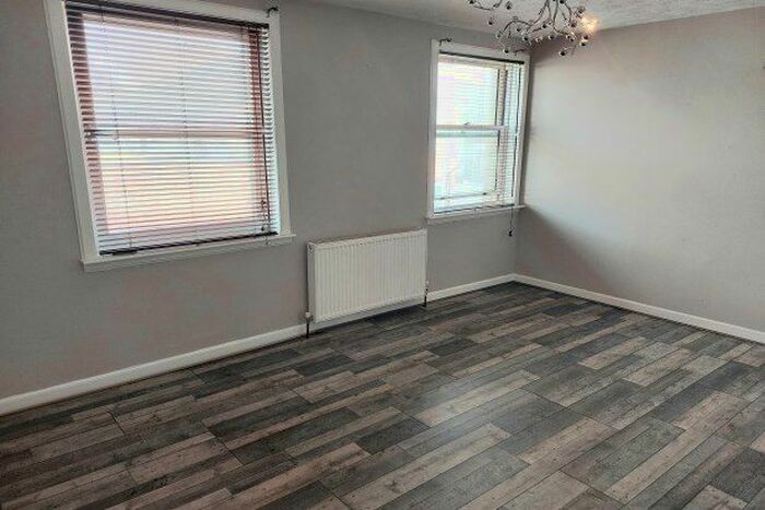 2 Bedroom Flat To Rent In Crown Street, Ayr, KA8