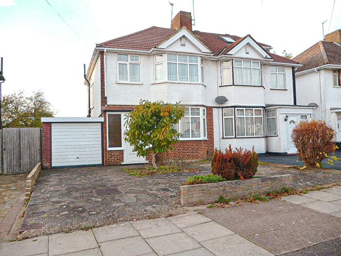 3 Bedroom Property For Sale In Elmgate Gardens, Edgware, HA8