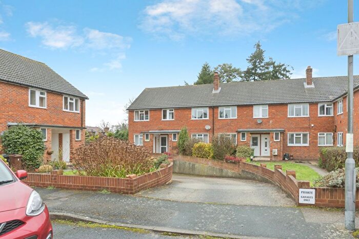 2 Bedroom Maisonette For Sale In Culverden Down, Tunbridge Wells, Kent, TN4