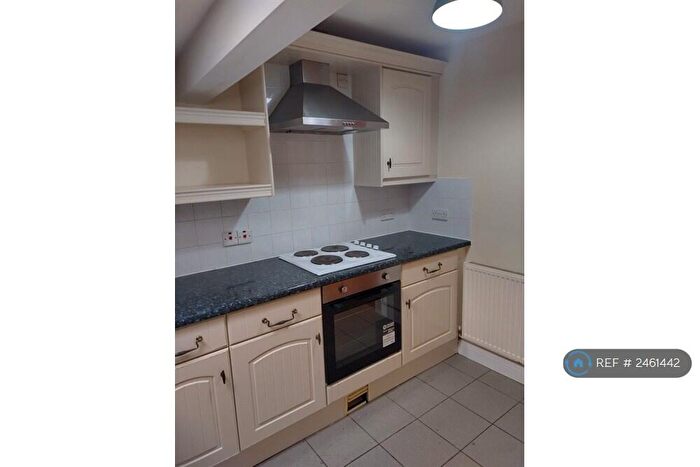 2 Bedroom Flat To Rent In Knightsbridge Court, Ripley, DE5