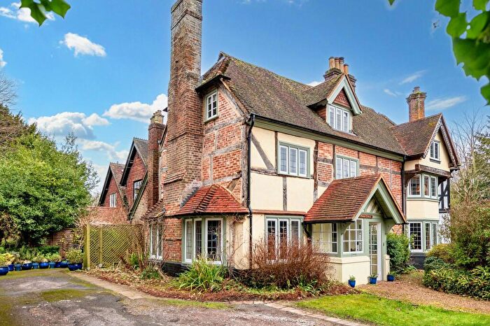 6 Bedroom Semi-Detached House For Sale In The Street, Betchworth, RH3