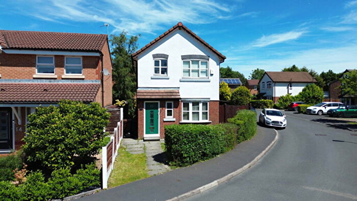 3 Bedroom Detached House For Sale In Footman Close, Astley, Manchester, M29